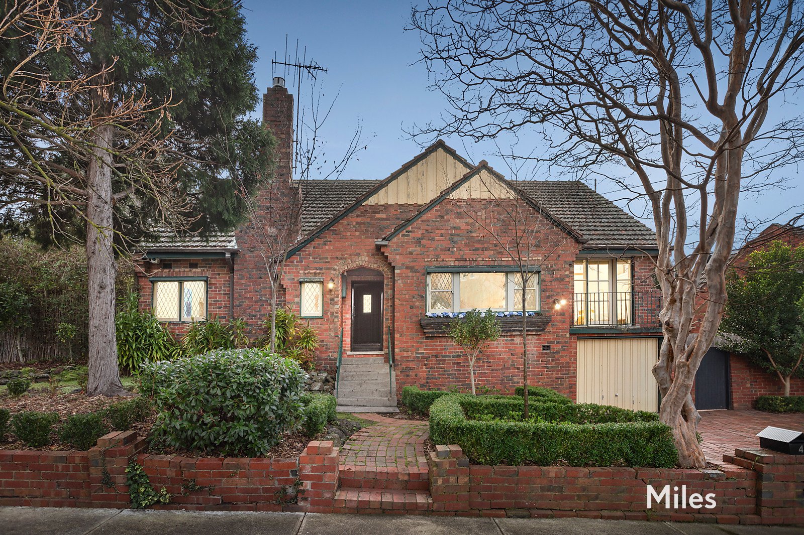Clinker-brick period home at 4 Beauview Parade, Ivanhoe East